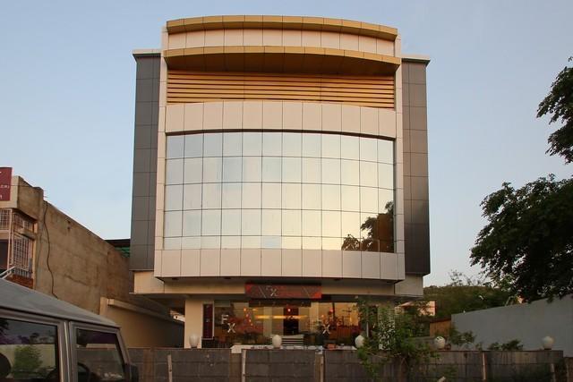 Hotel Sheela Shree Plaza Dzshánszí Kültér fotó