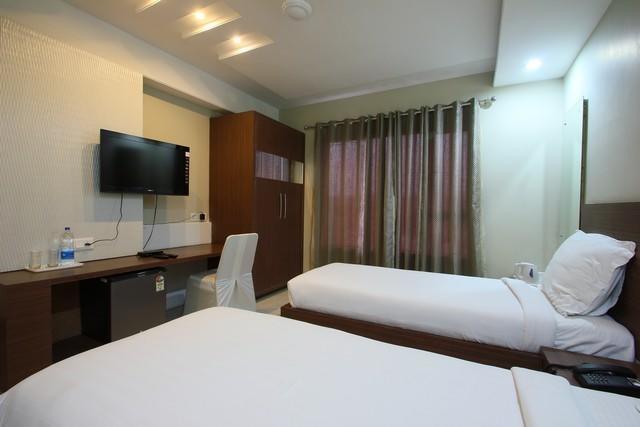 Hotel Sheela Shree Plaza Dzshánszí Kültér fotó